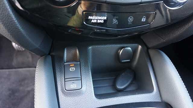 Nissan Qashqai 1.3 DIG-T N-CONNECTA 103KW 140 5P