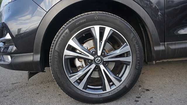 Nissan Qashqai 1.3 DIG-T N-CONNECTA 103KW 140 5P
