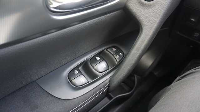 Nissan Qashqai 1.2 DIG-T N-CONNECTA AUTO 115 5P