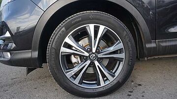 Nissan Qashqai 1.3 DIG-T N-CONNECTA 103KW 140 5P Midnight Black