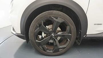 Nissan Juke 1.6 HYBRID HEV 105KW PREMIERE EDITION AT 143 5P Lunar White + Midnight Black
